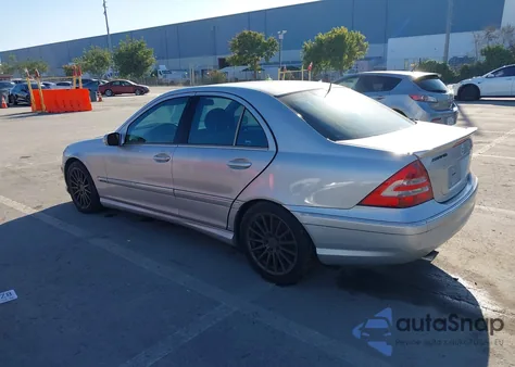 2005 Mercedes-Benz C 230 Kompressor Sport из США, поврежденный, VIN WDBRF40JX5F583704